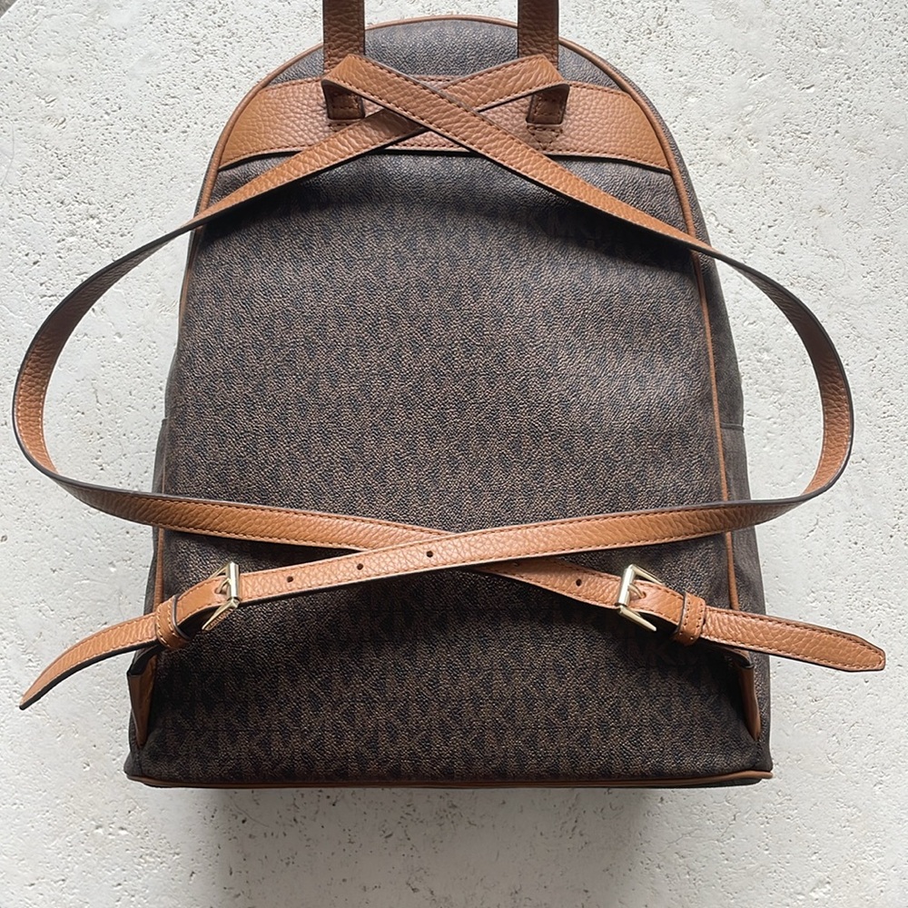 Michael Kors Large Abbey Backpack - Picture 4 of 11
